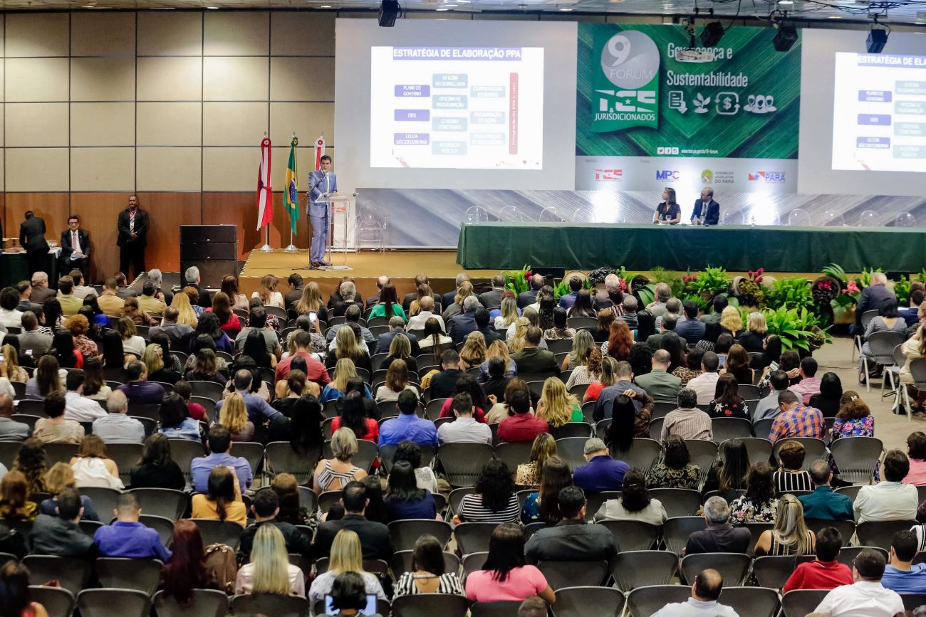 Helder Barbalho ministrou a palestra magna, abordando o Plano Plurianual, para um público de cerca de 1.200 pessoas